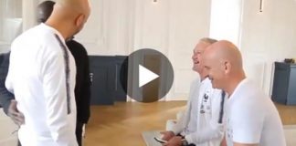 Quand N’Golo Kanté arrive en retard, Deschamps se moque de lui ! (Vidéo)