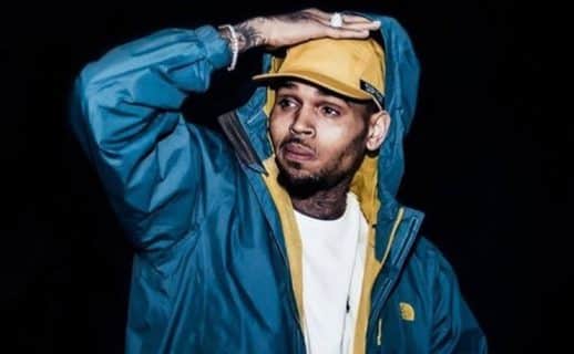 Chris Brown fait involontairement un geste trop osé sur scène