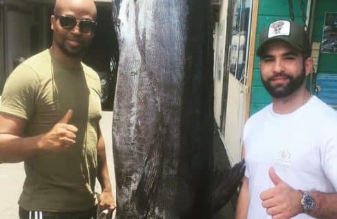 Rohff et Kendji Girac pêchent un Espadon de 105kg ...