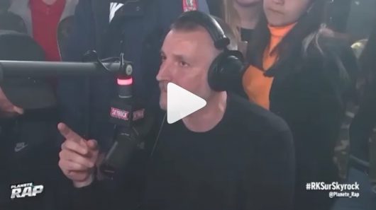 Booba s'amuse d'un énorme malaise sur Skyrock lorsqu'un individu insulte violemment le patron de la radio