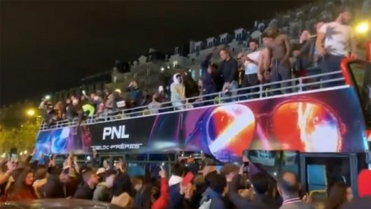 PNL a mis le feu au Champs-Elysées avec un incroyable défilé comme les Champions du Monde !