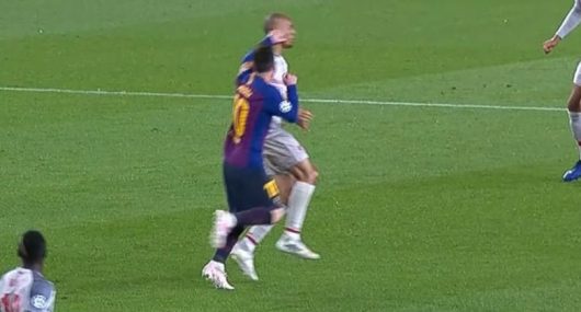 Messi suspendu face à Liverpool pour un coup de poing sur Fabinho ? Une pétition est lancée !