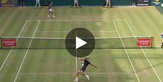 Tsonga se lance dans une partie de Tennis-Ballon en plein match avec Paire !