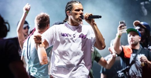 Orelsan : les internautes se moquent de sa nouvelle coupe de cheveux à la Sean Paul !