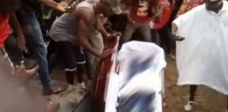 Dj Arafat : la terrible vidéo de sa tombe profanée, les fans déterrent son cercueil !