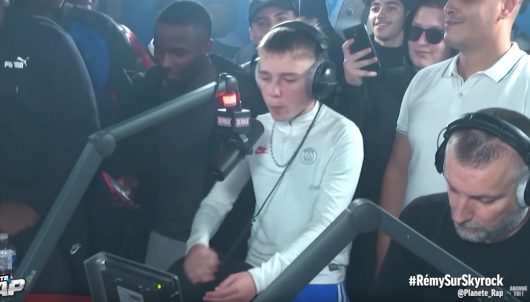 Un jeune rappeur de 15 ans enflamme Skyrock avec un freestyle de folie