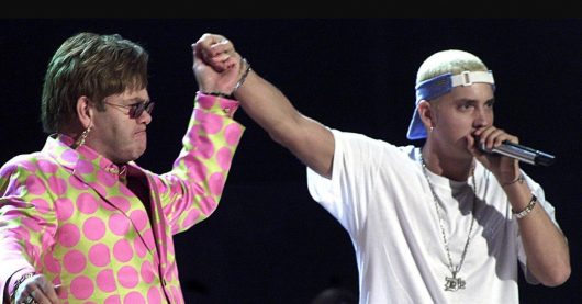 Elton John : Eminem lui a offert des sextoys à son mariage (Vidéo)