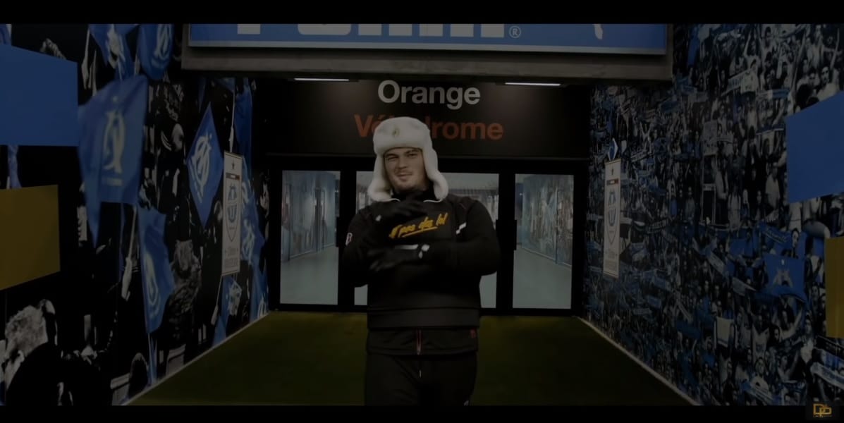 Jul envahit le stade Vélodrome pour le clip de Pow Pow !