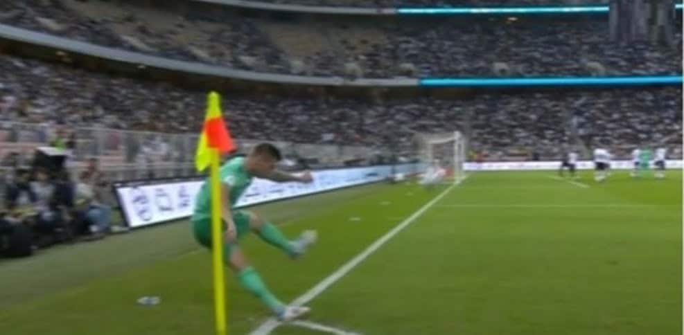 Toni Kroos marque un incroyable corner direct contre Valence (Vidéo)