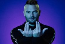 Jul est une machine, en plus de son double album, il sort un 2ème album gratuit