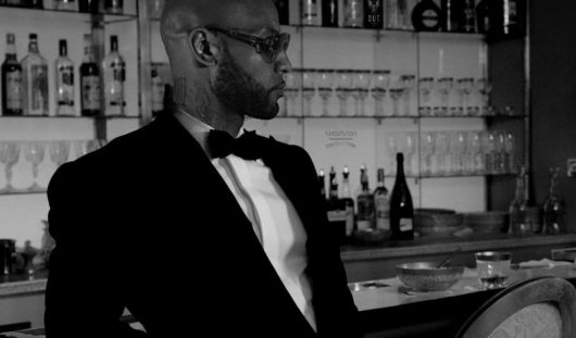 Booba dans la peau de James Bond dans une vidéo face à ses ennemis Damso, La Fouine, Kaaris