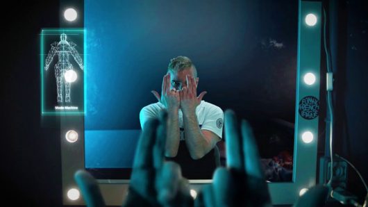 Jul reprend un tube des années 80 avec le clip Folie [Vidéo]
