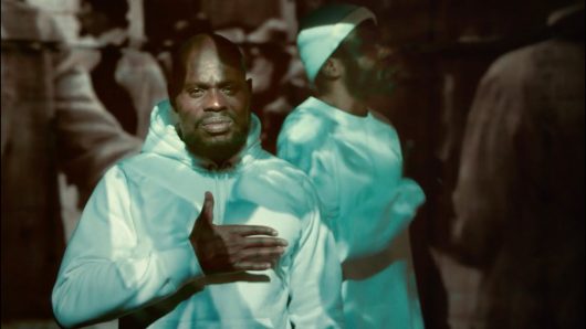 Kery James offre un clip engagé pour son titre Blues en featuring avec Féfé