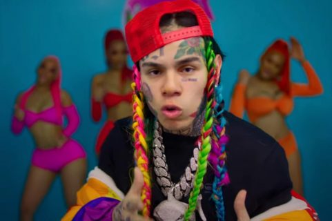 6ix9ine flambe mais il est protégé par une armée imposante