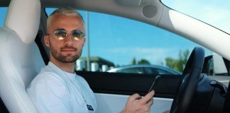 Squeezie tacle les NRJ Music Awards, « On est pas aux Victoires, à un César »