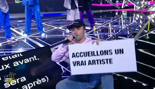 Squeezie n'a vraiment rien respecté au NRJ Music Awards avec sa prestation insolite