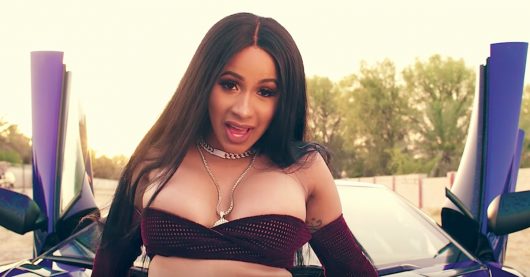 Cardi B en strip-teaseuse, un cliché refait surface et enflamme la toile
