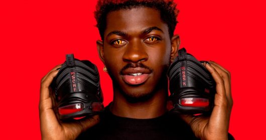 Nike attaque Lil Nas X et les créateurs de ses Satan shoes