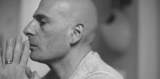 Akhenaton livre un clip coup de poing engagé de 19 min sur la société actuelle