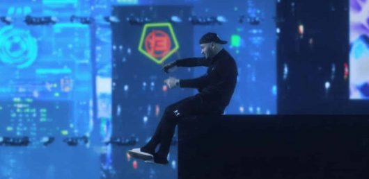 Jul de retour à son plus haut niveau dans un Marseille futuriste