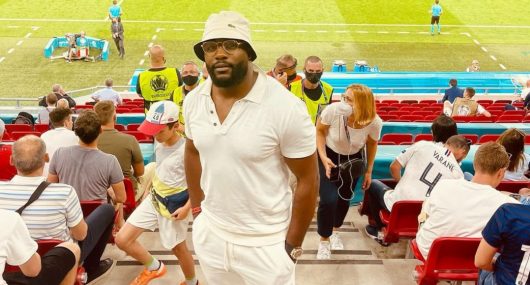 Gradur vous invite à l'accompagner au stade pour France - Suisse
