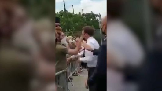 Macron giflé, deux individus arrêtés [Vidéo]