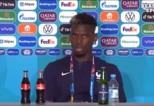 Paul Pogba retire la bouteille de Heineken face à lui en conférence de presse