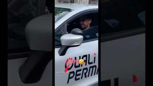 Naps filmé en plein cours d’auto-école, la vidéo amuse les fans