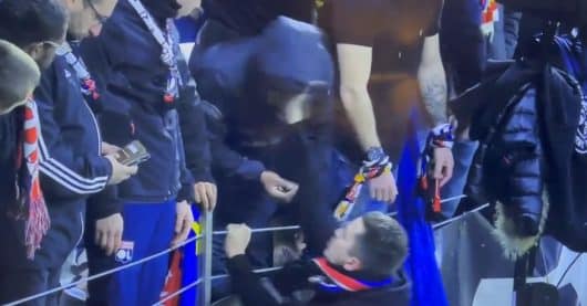 La gifle du futur d'un fan après le jet de bouteille sur Payet