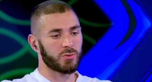 Benzema perdu dans une interview en Arabe, sa réaction fait le buzz
