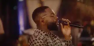 Tayc écourte son showcase puis se fait bousculer par un spectateur