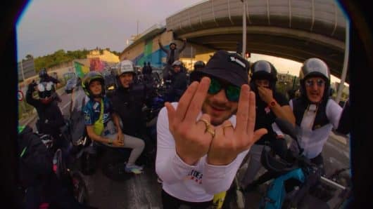 Jul passe un message aux fans après avoir franchi les 6 millions de ventes