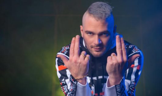 Jul, à 33 ans, sort déjà son 26è album de sa carrière