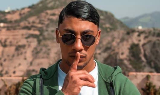 Maes se fait allumer pour avoir insulté Bilal Hassani