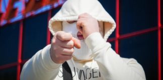 Survolté, Kalash Criminel enchaîne les rimes acérées dans Zénith