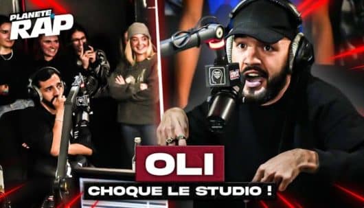 Oli reprend son freestyle légendaire de 10 minutes sur scènewidth=