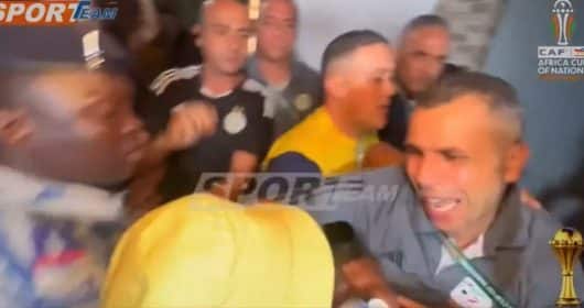 Scène surréaliste : de supporters tentent d'entrer dans l'hôtel de la délégation algérienne
