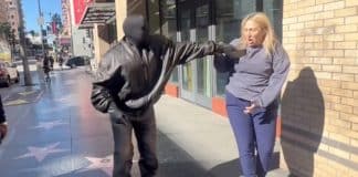 Kanye West arrache le smartphone d’une paparazzi après une question irrespectueuse sur Bianca Censori