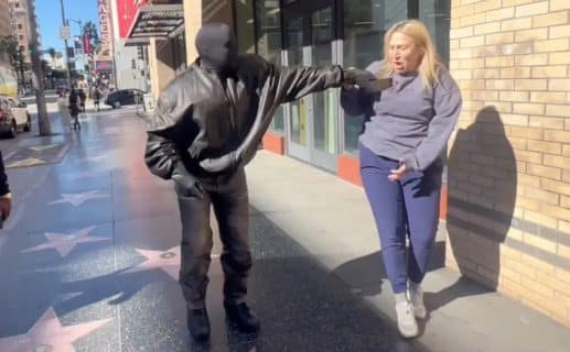 Kanye West arrache le smartphone d'une paparazzi après une question irrespectueuse sur Bianca Censori