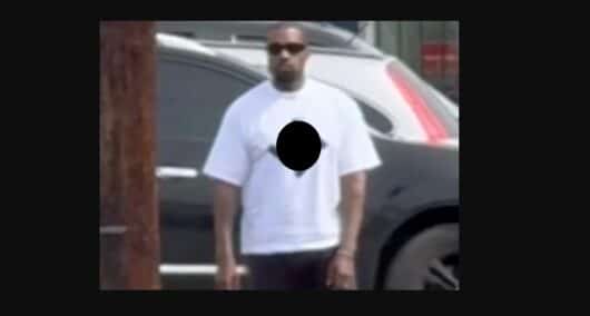 Kanye West scandalise avec un t-shirt à croix gammée